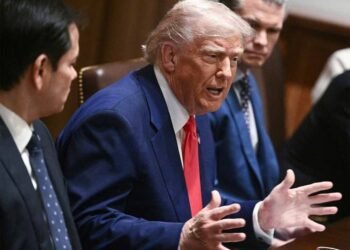 हमास की कैद से रिहा यहूदियों से मिले ट्रंप, सम्मान स्वरूप दी खास निशानी