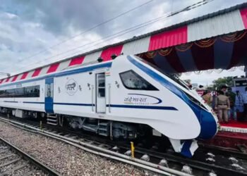 इंदौर से नागपुर के लिए वंदे भारत ट्रेन बढ़े कोच के साथ रवाना