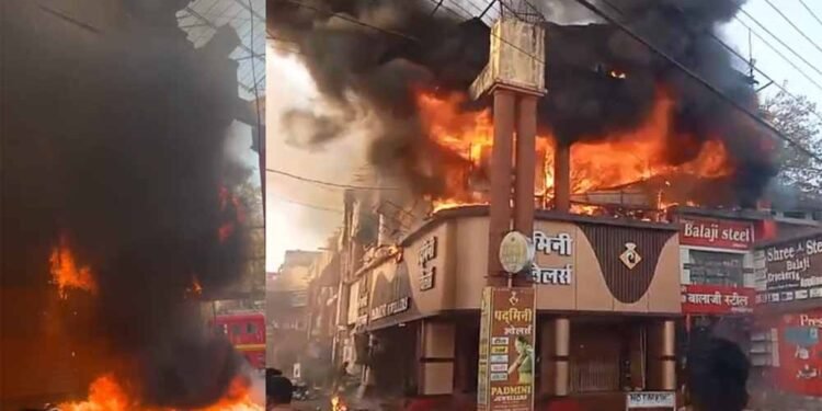 कोरबा के एसएस प्लाजा में भीषण आग, कई दुकानें जलकर खाक, दमकल की 14 गाड़ियां मौके पर