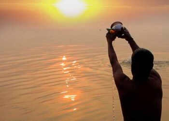 सूर्य दोष और पितृ दोष से मिलेगी राहत! मकर संक्रांति पर जरूर करें ये खास उपाय