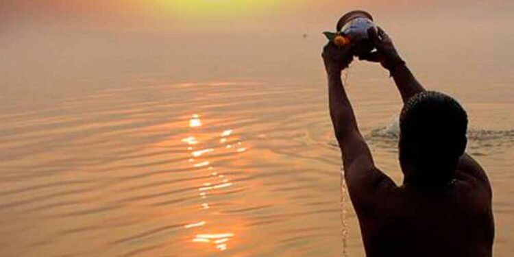 सूर्य दोष और पितृ दोष से मिलेगी राहत! मकर संक्रांति पर जरूर करें ये खास उपाय