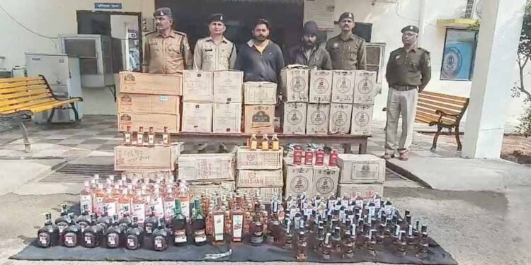 एमपी की लाखों की अवैध शराब जब्त, कार से तस्करी करते दो आरोपी गिरफ्तार