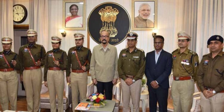 आम जनता के साथ पुलिस संवेदनशीलता के साथ बर्ताव करें : राज्यपाल डेका