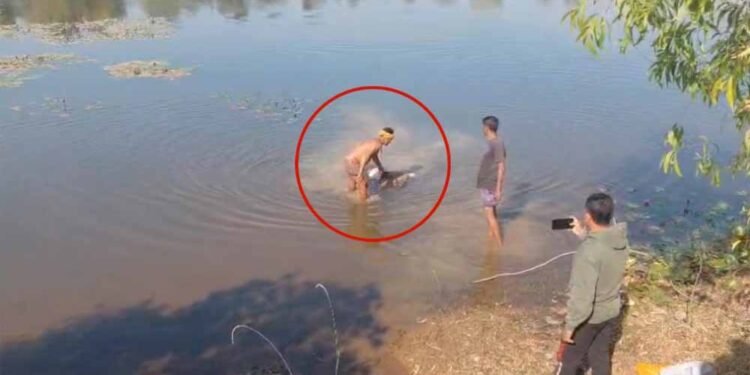 बांध में युवक की शवावस्था: शरीर पर बंधा पत्थर, इलाके में मची सनसनी