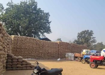 बफर लिमिट पार, मिलर नहीं उठा रहे धान, खरीदी केंद्रों पर संकट