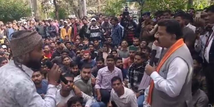 पुलिस आरक्षक भर्ती पर गृह मंत्री विजय शर्मा की अभ्यर्थियों से सीधी बातचीत, गलती मिलने पर कार्रवाई का आश्वासन