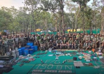 सुरक्षा बलों की बड़ी कार्रवाई: नक्सली ऑर्डिनेंस फैक्ट्री ध्वस्त, भारी हथियार बरामद