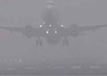 कोहरे की मार: IGI एयरपोर्ट पर फ्लाइट्स लेट, यात्रियों के लिए एडवाइजरी जारी