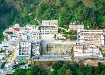 वैष्णो देवी यात्रा में सुरक्षा की नई ढाल: श्राइन बोर्ड का मास्टर प्लान, 700 कैमरों से होगी 24×7 निगरानी