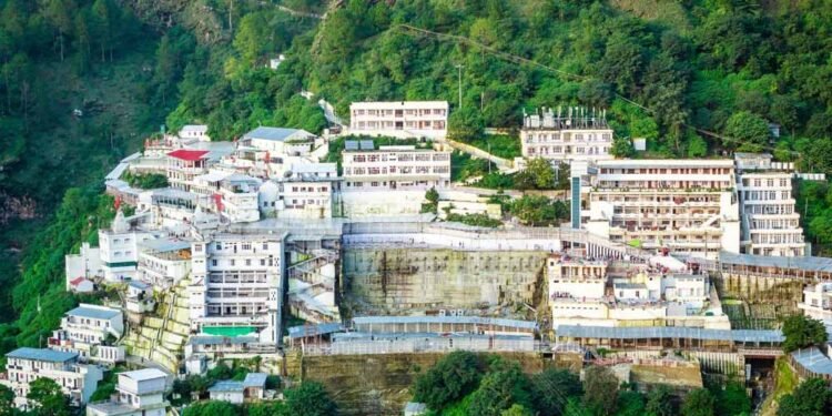 वैष्णो देवी यात्रा में सुरक्षा की नई ढाल: श्राइन बोर्ड का मास्टर प्लान, 700 कैमरों से होगी 24×7 निगरानी