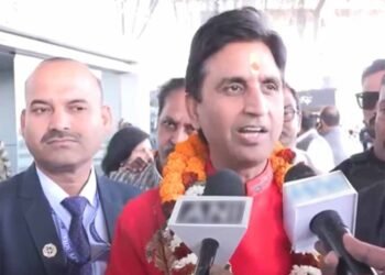 ‘एक हिन्दू को जिंदा जला दिया और…’ बांग्लादेश के हालात पर कवि कुमार विश्वास ने जताई चिंता