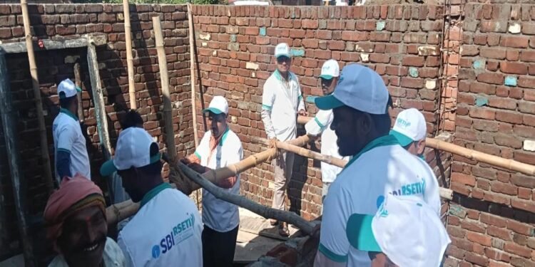 रायपुर : प्रधानमंत्री आवास हेतु कुशल श्रमिक हो रहे तैयार, 35 श्रमिक बनेंगे राज मिस्त्री