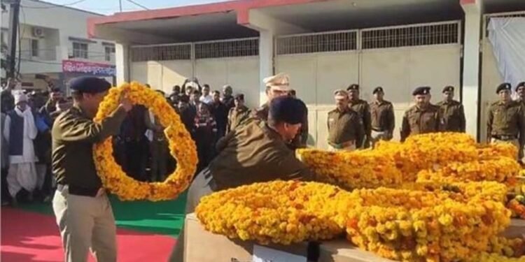 मुरैना और भिंड में 4 पुलिसकर्मियों का अंतिम संस्कार, सड़क हादसे में गई थी जान, परिजनों का रो-रोकर बुरा हाल