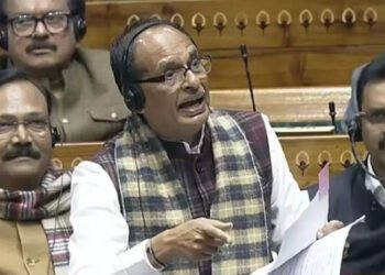 लोकसभा में पास हुआ ‘जी राम जी’ बिल, सदन में फाड़ी गई कॉपी, चर्चा कल तक स्थगित