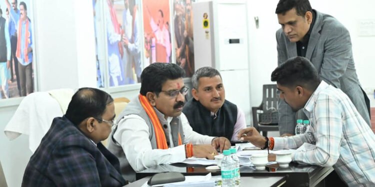 रायपुर : आरक्षक भर्ती प्रक्रिया में पारदर्शिता के लिए शासन पूरी तरह प्रतिबद्ध – उपमुख्यमंत्री विजय शर्मा