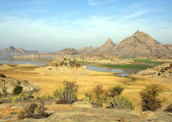 अरावली पहाड़ियों की नई परिभाषा: 100 मीटर ऊंचाई का फॉर्मूला क्या है और क्यों उठे सवाल?