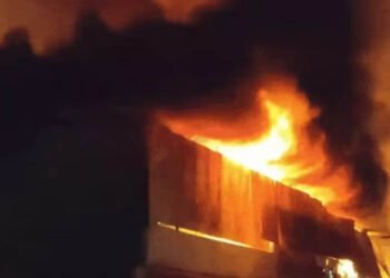 भोपाल टिंबर मार्केट में बारूद से धमाका, रेलवे ट्रैक के पास लगी 50 फीट तक लपटें, 4 घायल