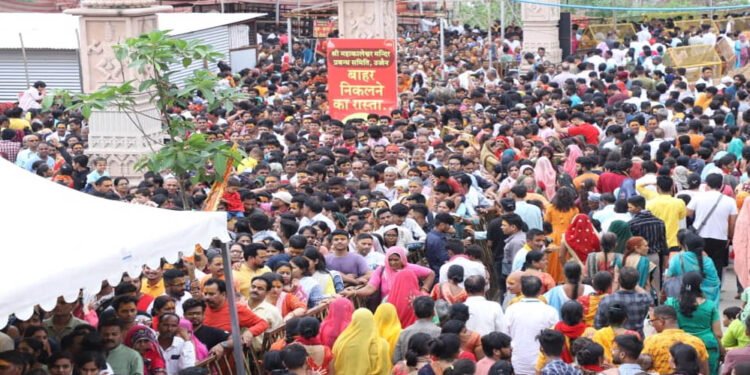 साल के आखिरी रविवार महाकाल मंदिर में दर्शन के लिए उमड़े डेढ़ लाख भक्त, सर्दी में बढ़ी श्रद्धा