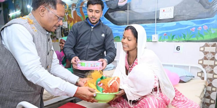 रायपुर : मुख्यमंत्री विष्णुदेव साय ने फरसाबहार, कुनकुरी और मनोरा में पोषण पुनर्वास केन्द्र का किया शुभारंभ