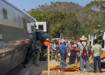 मेक्सिको में ट्रेन दुर्घटना: पटरी से उतरी ट्रेन, 13 की मौत, 100 यात्री गंभीर रूप से घायल