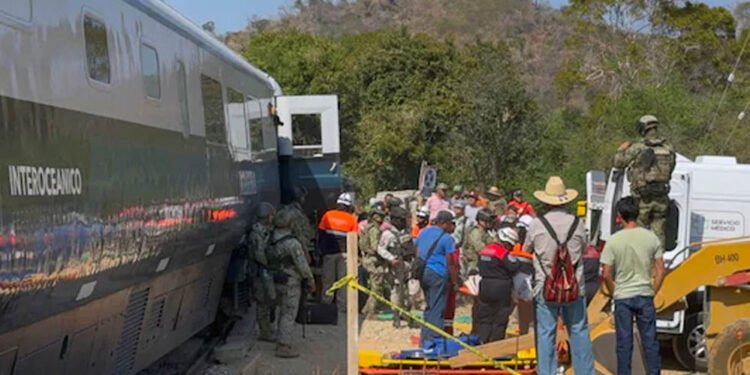 मेक्सिको में ट्रेन दुर्घटना: पटरी से उतरी ट्रेन, 13 की मौत, 100 यात्री गंभीर रूप से घायल