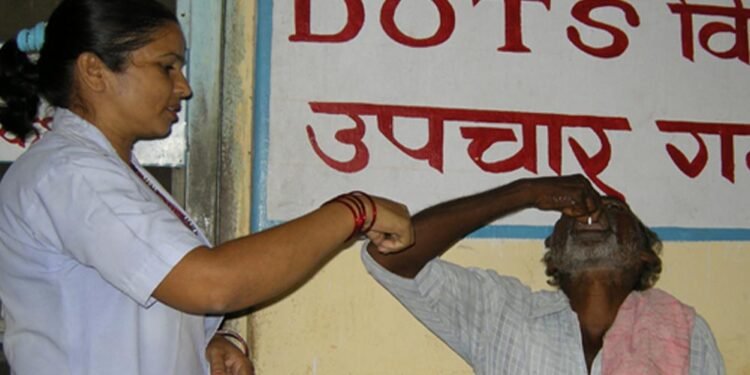 टीबी नियंत्रण में बड़ा झटका: 76 हजार मरीज मिले, 2025 का लक्ष्य अधर में; इंदौर में 1,833 मौतों से सिस्टम चिंतित