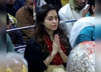 बाबा महाकाल के दरबार में नुसरत भरूचा ने टेका मत्था, भस्म आरती में हुईं शामिल