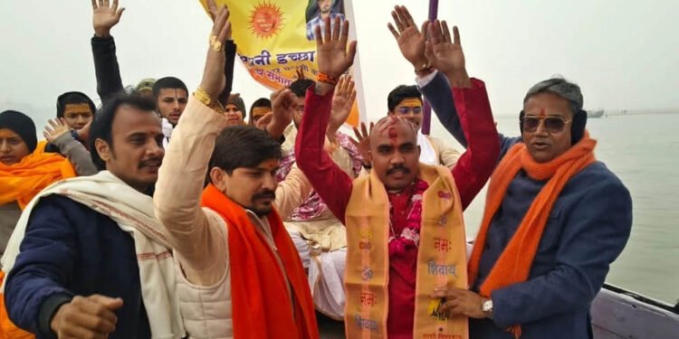 सागर के इंजीनियर असद खान बने अथर्व त्यागी, काशी में अपनाया सनातन धर्म, बोले- ‘मैं बजरंग बली का भक्त’