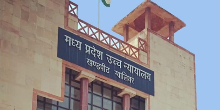 दुष्कर्म पीड़िता के मामले में पुलिस अधिकारियों पर एक्शन, हाई कोर्ट में याचिका दाखिल