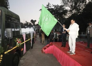 मुख्यमंत्री डॉ. यादव ने पन्ना नेशनल पार्क में 10 नई कैंटर बसों को दिखाई हरी झंडी