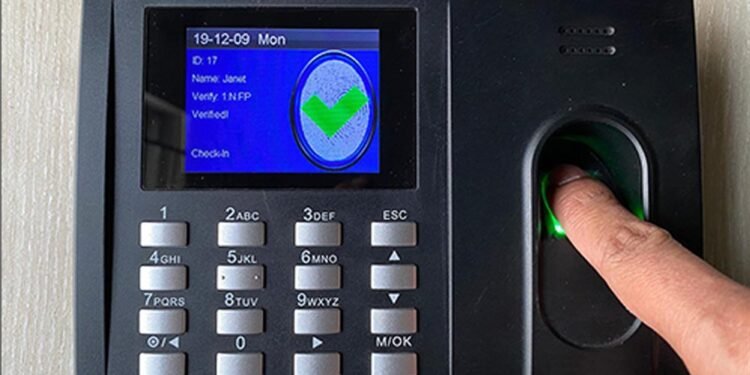 सूरजपुर : कलेक्ट्रेट में 01 जनवरी से बायोमेट्रिक डिवाइस से अधिकारियों, कर्मचारियों का लगेगा अटेंडेंस