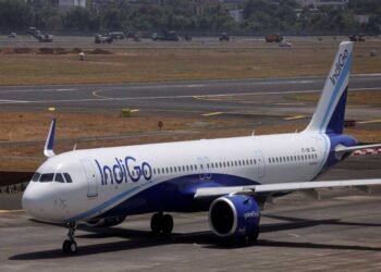 DGCA की सख्ती का असर: IndiGo ने रद्द की 550 उड़ानें, एयरलाइन ने जारी की माफ़ी