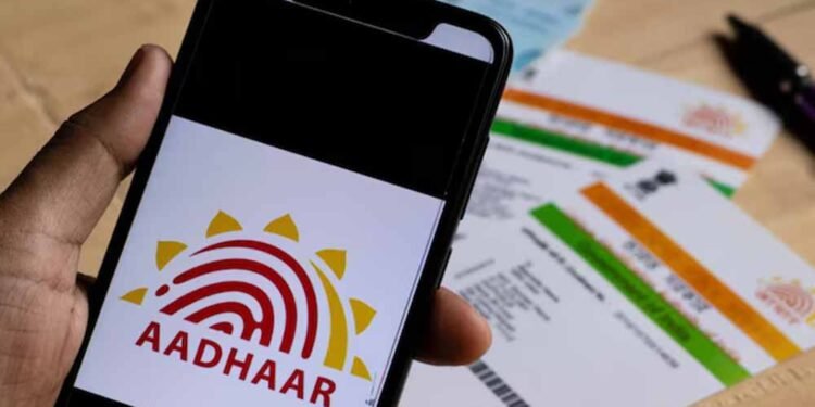आधार कार्ड को लेकर बड़ा फैसला: अब फोटोकॉपी रखना पड़ेगा भारी, सरकार ला रही है नया नियम