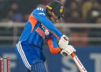 टी20 में छक्कों का तूफान: अभिषेक शर्मा ने रचा इतिहास, सबसे तेज 300 सिक्स लगाने वाले भारतीय बने