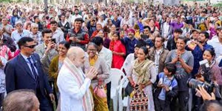 अमित शाह का गुजरात दौरा: पीएमएवाई के तहत बने ईडब्ल्यूएस घरों का किया उद्घाटन