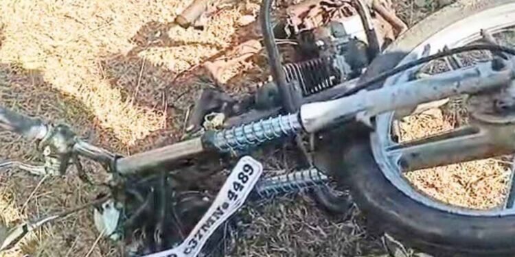 MP में चलती बाइक में जोरदार धमाका, युवक के पैरों के उड़े चीथड़े, मौके पर मौत