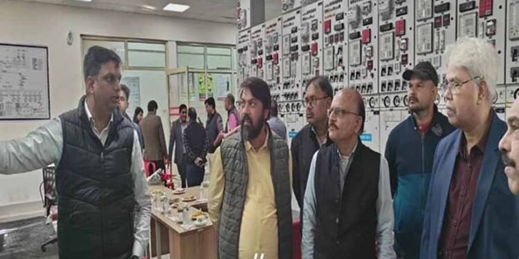 विद्युत नियामक आयोग ने किया 132 केवी जीआईएस सबस्टेशन फूलबाग ग्वालियर का निरीक्षण