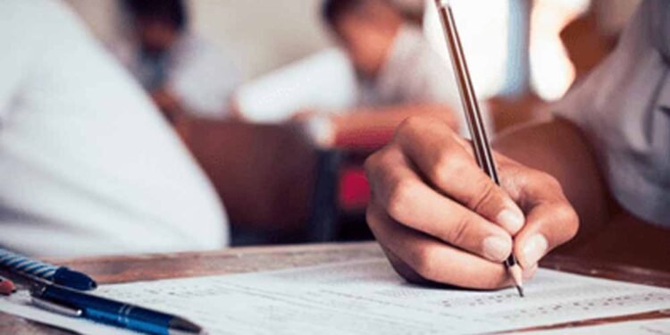 उत्तर बस्तर कांकेर : महापरीक्षा अभियान अंतर्गत कांकेर जिला में 9765 नवसाक्षरों ने दी परीक्षा