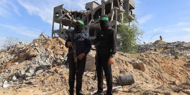 हमास का बड़ा फैसला: हथियार छोड़ने को तैयार, अब इज़रायल की शर्तों पर टिकी निगाहें