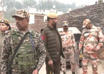 जम्मू-कश्मीर में OGW नेटवर्क पर बड़ी कार्रवाई, 150 से अधिक ओवर ग्राउंड वर्कर्स हिरासत में