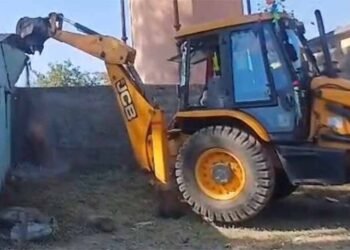 खंडवा में पूरे गांव को ‘वक्फ प्रॉपर्टी’ बताने का दावा खारिज, प्रशासन का बुलडोजर चला