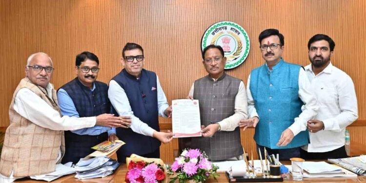 मुख्यमंत्री से CAIT प्रतिनिधियों की सौजन्य मुलाकात, स्वदेशी संकल्प यात्रा में शामिल होने का दिया आमंत्रण