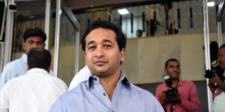 महाराष्ट्र की सियासत में हलचल: कोर्ट में पेश न होने पर कैबिनेट मंत्री नितेश राणे के खिलाफ गैर-जमानती वारंट
