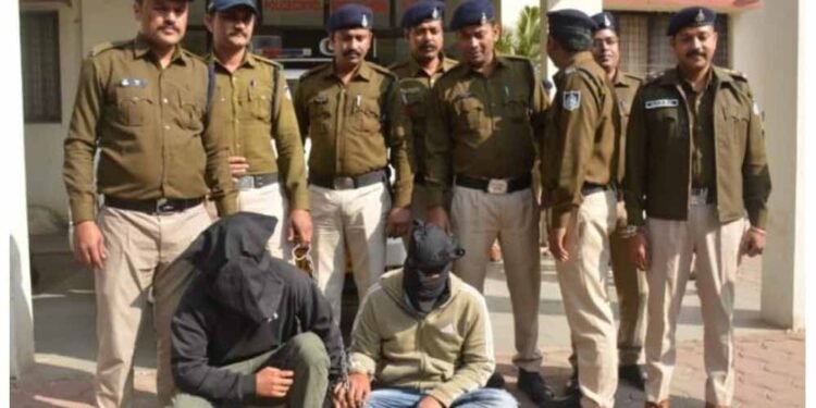 खंडवा पुलिस ने नकली पुलिस बनकर लूट करने वाले अंतरराज्यीय गिरोह का किया पर्दाफाश