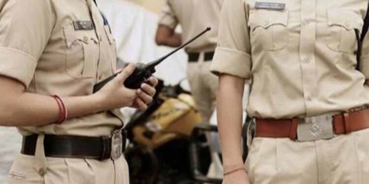 ड्यूटी पर इंस्टाग्राम रील में खोया कांस्टेबल, अचानक पहुंचे भोपाल कमिश्नर, तत्काल ठोका ₹500 का चालान