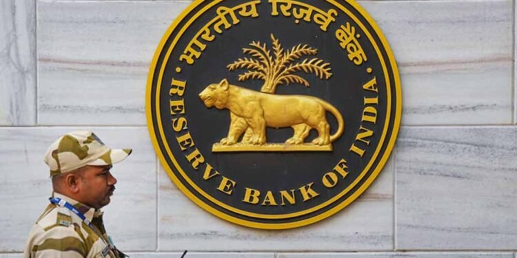 RBI का बड़ा फैसला: अब हर हफ्ते अपडेट होगा आपका क्रेडिट स्कोर, लोन और ब्याज दरों पर असर