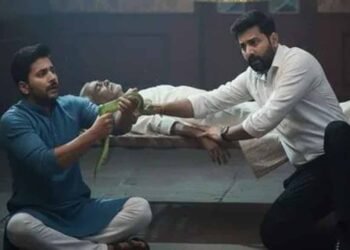 बीमा की रकम के लालच में खौफनाक साजिश: सांप से डसवाकर पिता की हत्या, बेटे बने कातिल