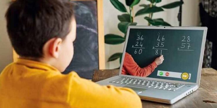 स्कूल शिक्षा में डिजिटल इन्फ्रॉस्ट्रक्चर बढ़ाने पर दिया गया विशेष ध्यान