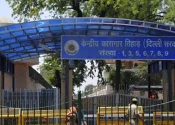 तिहाड़ जेल में बड़ा बदलाव! अब खूंखार कैदियों को मिलेगा मोबाइल फोन, जानिए क्यों लिया गया ये फैसला