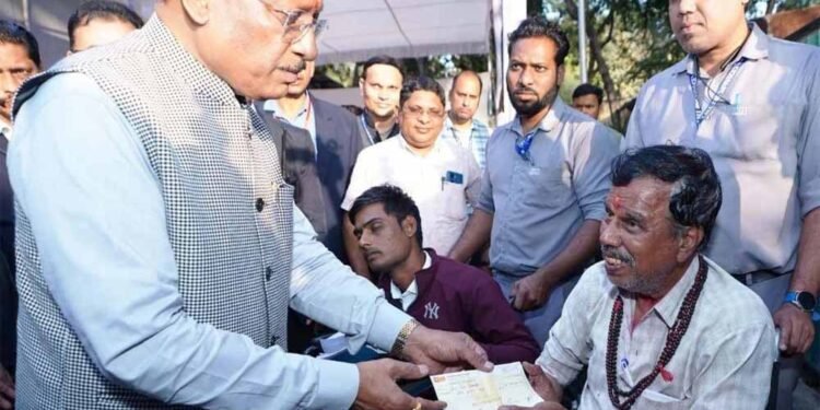 संवेदनशील शासन की मिसाल: जनदर्शन में मुख्यमंत्री साय ने मौके पर सुलझाईं समस्याएँ